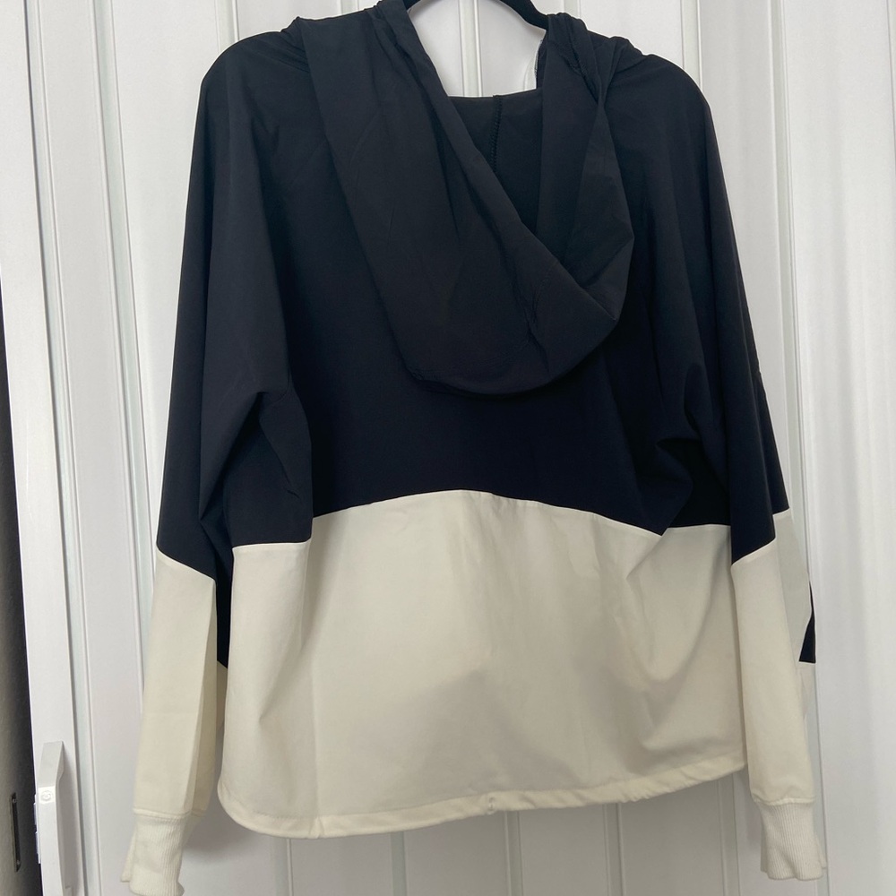 Under Armour Black and White Colorblock Windbreaker Jacket - Picture 7 of 7